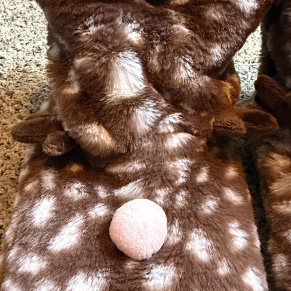 Reindeer Booties Slippers Christmas Brown & White Fuzzy w Pink Nose 7-8 NWOT - Picture 3 of 9